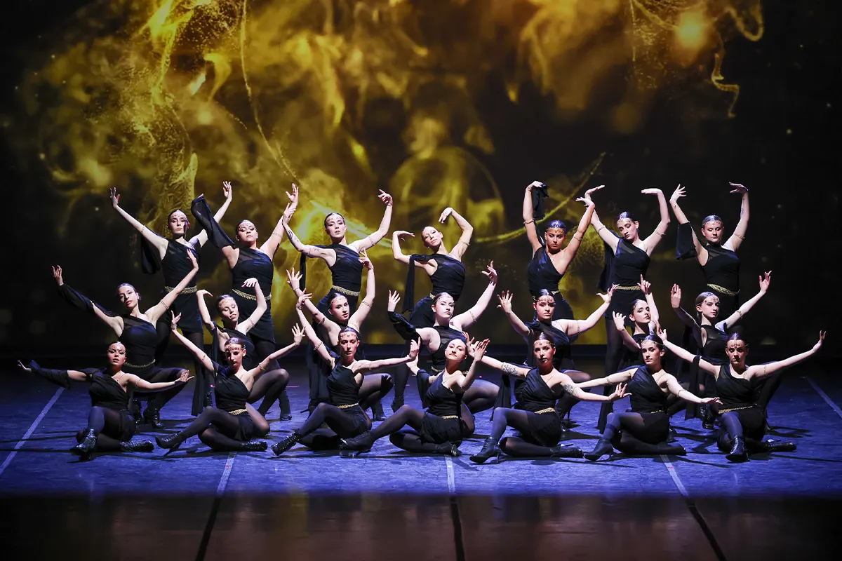 Allievi guidati dall'insegnante durante una coreografia del corso Heels a MC360 Pavia